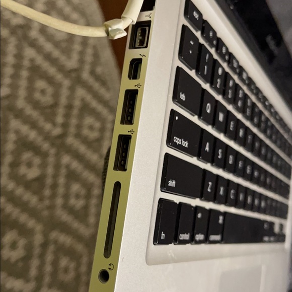 MacBook Pro - Picture 8 of 9